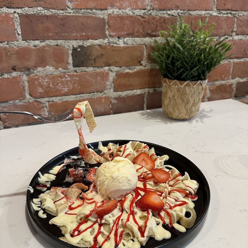 Lune Cafe - Strawberry crepe fettuccini - IG @bougiefoodieboi - Desserts Near Me - Seattle, Washington Lune Cafe - Strawberry crepe fettuccini - IG @bougiefoodieboi - Desserts Near Me - Seattle, Washington