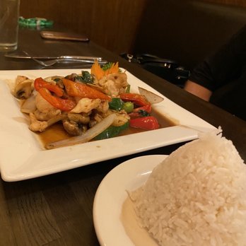 Rice Paper Canton - Basil Chicken Basil Dish - Thai Near Me - Canton, Ohio