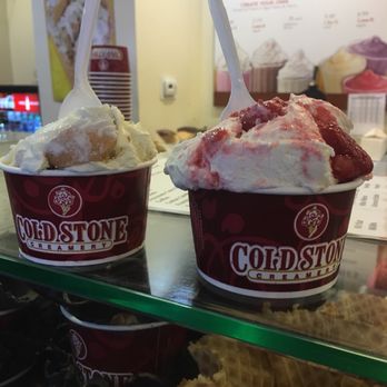 Cold Stone Creamery - Cake butter with Nilla wafers and cheesecake with strawberries - Ice Cream & Frozen Yogurt Near Me - Evanston, Illinois