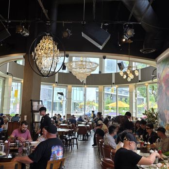 Pho 37 - Interior - Vietnamese Near Me - Richmond, British Columbia
