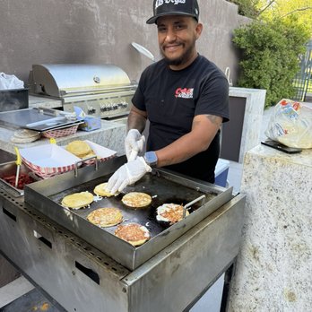 911 Taco Bar - Roman cooking up delicious tacos - Caterers Near Me