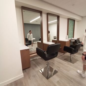 Cirrus Condominiums - Beauty room included in common amenities - Condominiums Near Me - Chicago, Illinois Cirrus Condominiums - Beauty room included in common amenities - Condominiums Near Me - Chicago, Illinois