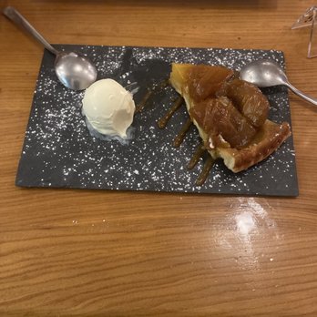 Restaurant du Pont, de - Apple Dessert with cream - Swiss Food Near Me - Montreux, VD