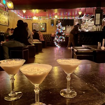Seventy7Lounge - White chocolate martini and holiday decor - Lounges Near Me - Culver City, California Seventy7Lounge - White chocolate martini and holiday decor - Lounges Near Me - Culver City, California