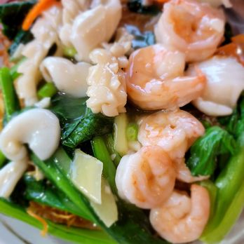 Grand Palace Restaurant - Pan fried noodles with seafood - Dim Sum Near Me - Philadelphia, Pennsylvania Grand Palace Restaurant - Pan fried noodles with seafood - Dim Sum Near Me - Philadelphia, Pennsylvania