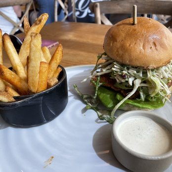Yardbird Table & Bar - Nashville Hot Chicken Sandwich - Southern Near Me - Miami Beach, Florida
