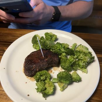 Santa Fe Cattle - Steak and broccoli - American Near Me - Fort Payne, Alabama Santa Fe Cattle - Steak and broccoli - American Near Me - Fort Payne, Alabama