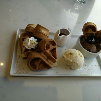 Light Cafe - Cafes Near Me - Toronto, Ontario