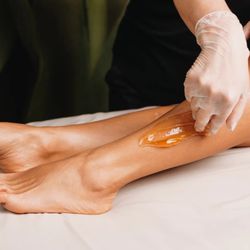 Sugared & Browed - Sugaring legs