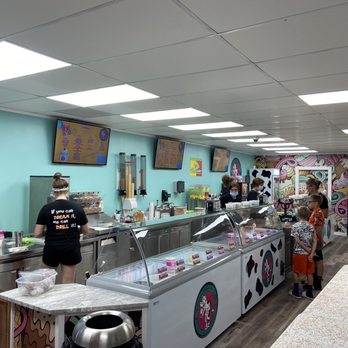 The Scoop - Inside - Ice Cream & Frozen Yogurt Near Me - Winnebago, Illinois