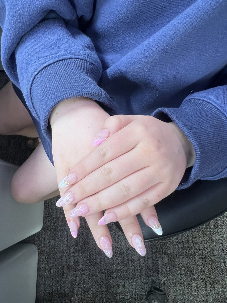 Paris Nails Logo