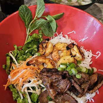 La Mint - Vietnamese Kitchen - Bbq pork Vermicelli salad - Vietnamese Near Me - Reno, Nevada La Mint - Vietnamese Kitchen - Bbq pork Vermicelli salad - Vietnamese Near Me - Reno, Nevada