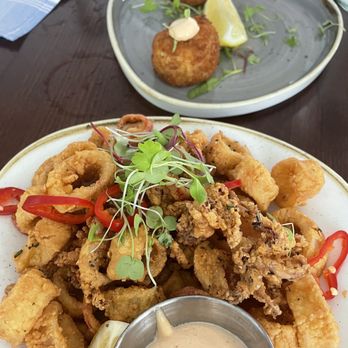 Deck 12 - Calamari and crab cakes - Cocktail Bars Near Me - Boston, Massachusetts Deck 12 - Calamari and crab cakes - Cocktail Bars Near Me - Boston, Massachusetts