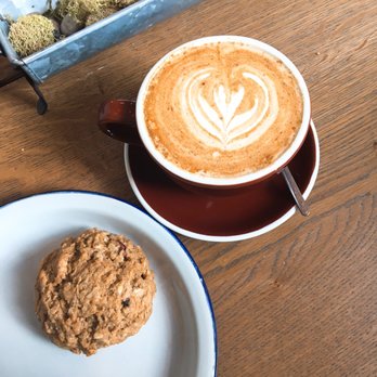 Backlot Coffee - Vegan breakfast scone and oatmeal cookie latte - Coffee & Tea Near Me - Chicago, Illinois