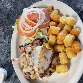 Rae's Dayz Diner - Burger w/ ham & everything - American Near Me - Umatilla, Oregon Rae's Dayz Diner - Burger w/ ham & everything - American Near Me - Umatilla, Oregon