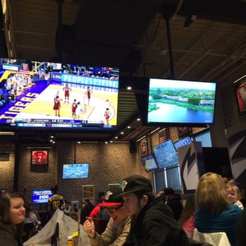 Buffalo Wild Wings - Nice new flat screens! - Sports Bars Near Me - Cincinnati, Ohio