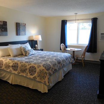 Ludington Pier House - NEW KING ROOM, All updated. King bed, small table and chairs, refrigerator, microwave and in room coffee. Flat Screen TV with cable and HBO. - Hotels Near Me - Ludington, Michigan Ludington Pier House - NEW KING ROOM, All updated. King bed, small table and chairs, refrigerator, microwave and in room coffee. Flat Screen TV with cable and HBO. - Hotels Near Me - Ludington, Michigan
