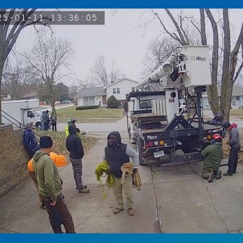 Peña's Tree Services - 1:36 PM Crew getting setup after arrival. - Tree Services Near Me Peña's Tree Services - 1:36 PM Crew getting setup after arrival. - Tree Services Near Me