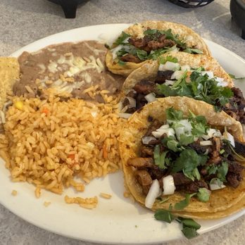 Fiesta Tapatia Restaurant - Taco al Pastor - Mexican Near Me - Chicago, Illinois Fiesta Tapatia Restaurant - Taco al Pastor - Mexican Near Me - Chicago, Illinois