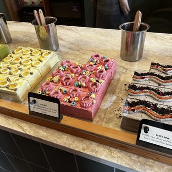 Paper Cake Shop - Beautiful but not very good - Patisserie/Cake Shop Near Me - Seattle, Washington