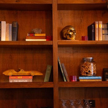 Ojai Pub - a shelf of books and glasses - Pubs Near Me - Ojai, California Ojai Pub - a shelf of books and glasses - Pubs Near Me - Ojai, California