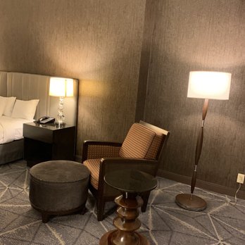 Hilton - Love ottomans - Hotels Near Me - Atlanta, Georgia