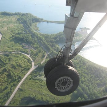 Porter Airlines - Going over Toronto island. - Airlines Near Me - Toronto, Ontario