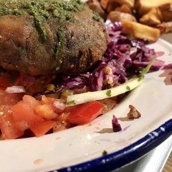 Tribal Burger - Tri-box salad with lentil burger (vegan)