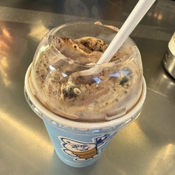 Fosters Freeze - Mud pie twister - Ice Cream & Frozen Yogurt Near Me - Torrance, California Fosters Freeze - Mud pie twister - Ice Cream & Frozen Yogurt Near Me - Torrance, California