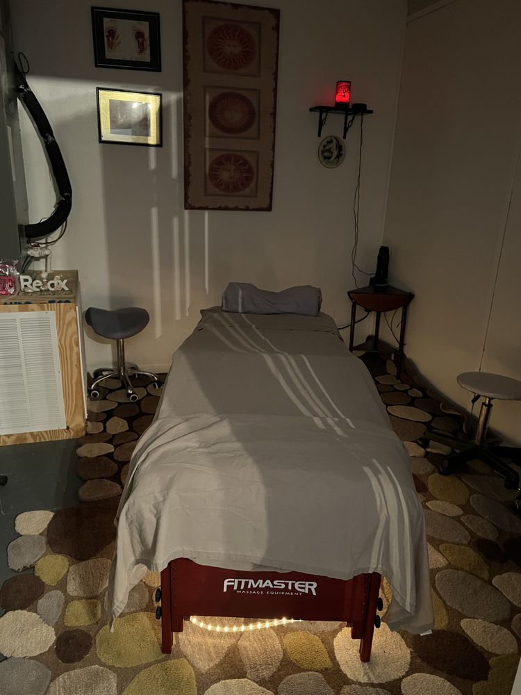 Lisa’s Relaxing Massage Logo