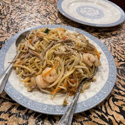 Chow's Asian Bistro - Combination Lo Mein