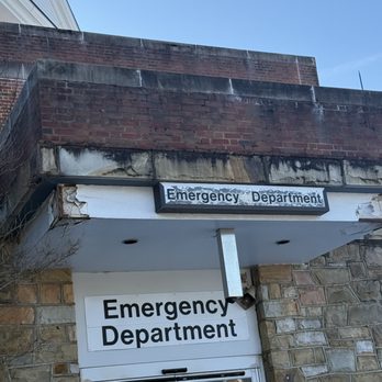 Salem VA Medical Center - Dilapidated ER entrance still in use at the Salem VA - Hospitals Near Me - Salem, Virginia Salem VA Medical Center - Dilapidated ER entrance still in use at the Salem VA - Hospitals Near Me - Salem, Virginia