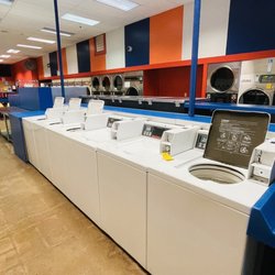 Wash & Dri Laundromat - Overall decent place. Okay number of machines, okay variety of sizes.