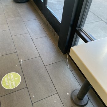 Jamba - Trash around the dining areas.... - Juice Bars & Smoothies Near Me - Turlock, California