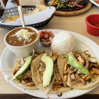 Zully’s Latin American Kitchen - Salvadoran Near Me - Willis, Texas