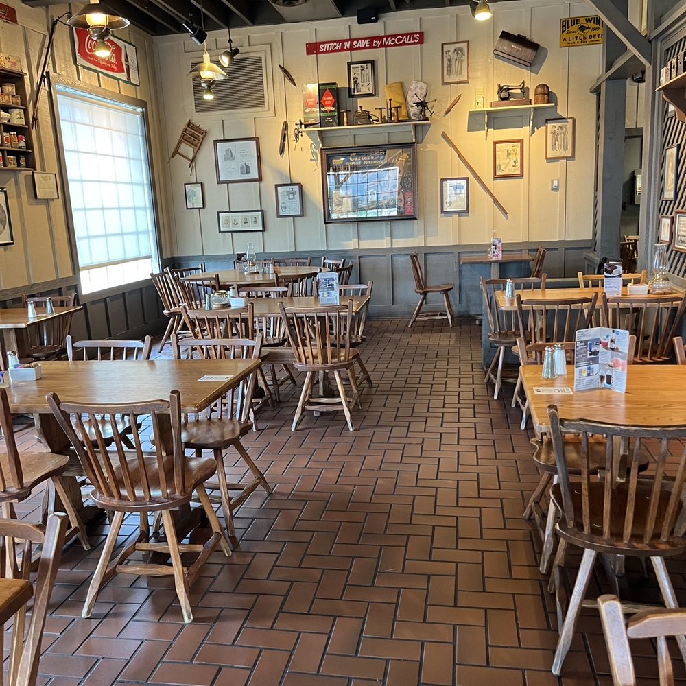 Cracker Barrel Old Country Store - Clean extra dining room - Southern Near Me - Gaffney, South Carolina