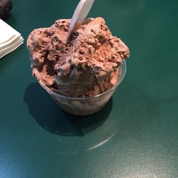 White Mountain - Chocolate ice cream. - Ice Cream & Frozen Yogurt Near Me - Kingston, Ontario