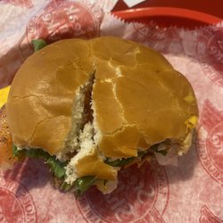 Steak ’n Shake - Stale bun splits when I bite into it!