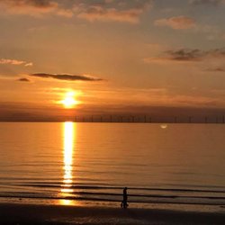 Edwards Leisure Park - Enjoy the sunset from the stunning Towyn beach
