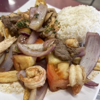 Machu-Picchu Peruvian Restaurant - Saltado machu picchu - Peruvian Near Me - Van Nuys, California