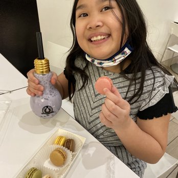 Glow Tea - Auburn - Macaroons & Taro Milk Tea - Bubble Tea Near Me - Auburn, Washington