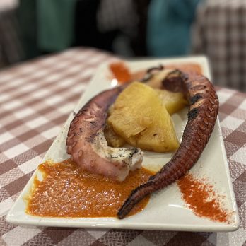 Taverna El Glop - Grilled Octopus with Pineapple and Mojo - Spanish Near Me - Barcelona, B Taverna El Glop - Grilled Octopus with Pineapple and Mojo - Spanish Near Me - Barcelona, B