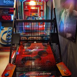 Glory Days Grill - Basketball arcade cabinet which was down when we were there
