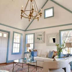The Vineyard at High Holly - Farmhouse living room