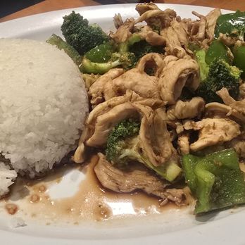 Basil Leaf Vietnamese Restaurant - Lemongrass stirfry chicken - Vietnamese Near Me - Albuquerque, New Mexico