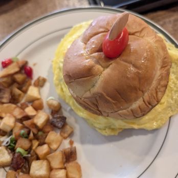 Small Batch At The Cupola - Rise and Shine breakfast sandwich with delectable potatoes - Breakfast & Brunch Near Me - Harbor Springs, Michigan Small Batch At The Cupola - Rise and Shine breakfast sandwich with delectable potatoes - Breakfast & Brunch Near Me - Harbor Springs, Michigan