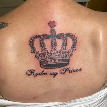 Black Rose Tattoo - Crown & script - Piercing Near Me - Lexington, Kentucky