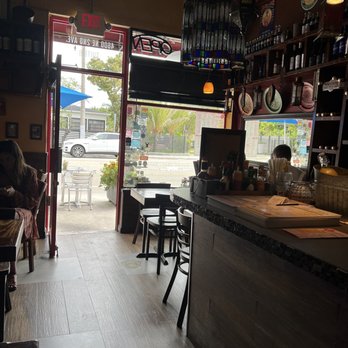 Lemoni Cafe - Indoor - Breakfast & Brunch Near Me - Miami, Florida