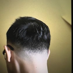 Carl's Barber Shop in Davie - Back. Lots of clipper work