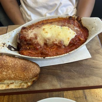 Casereccio Foods - Classic lasagne with garlic bread - Italian Near Me - Vancouver, British Columbia Casereccio Foods - Classic lasagne with garlic bread - Italian Near Me - Vancouver, British Columbia
